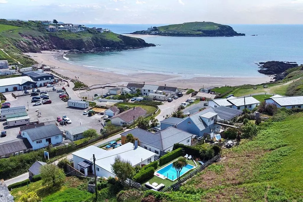 South Devon coastal scene, used as a representative image for Coastguards Cottage, Bantham