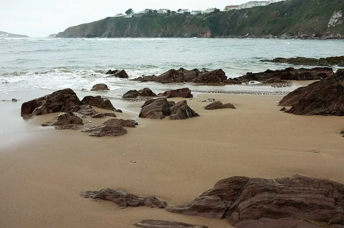 Coastal scene near Bantham, used as a representative location image for Coastguards Cottage, Bantham