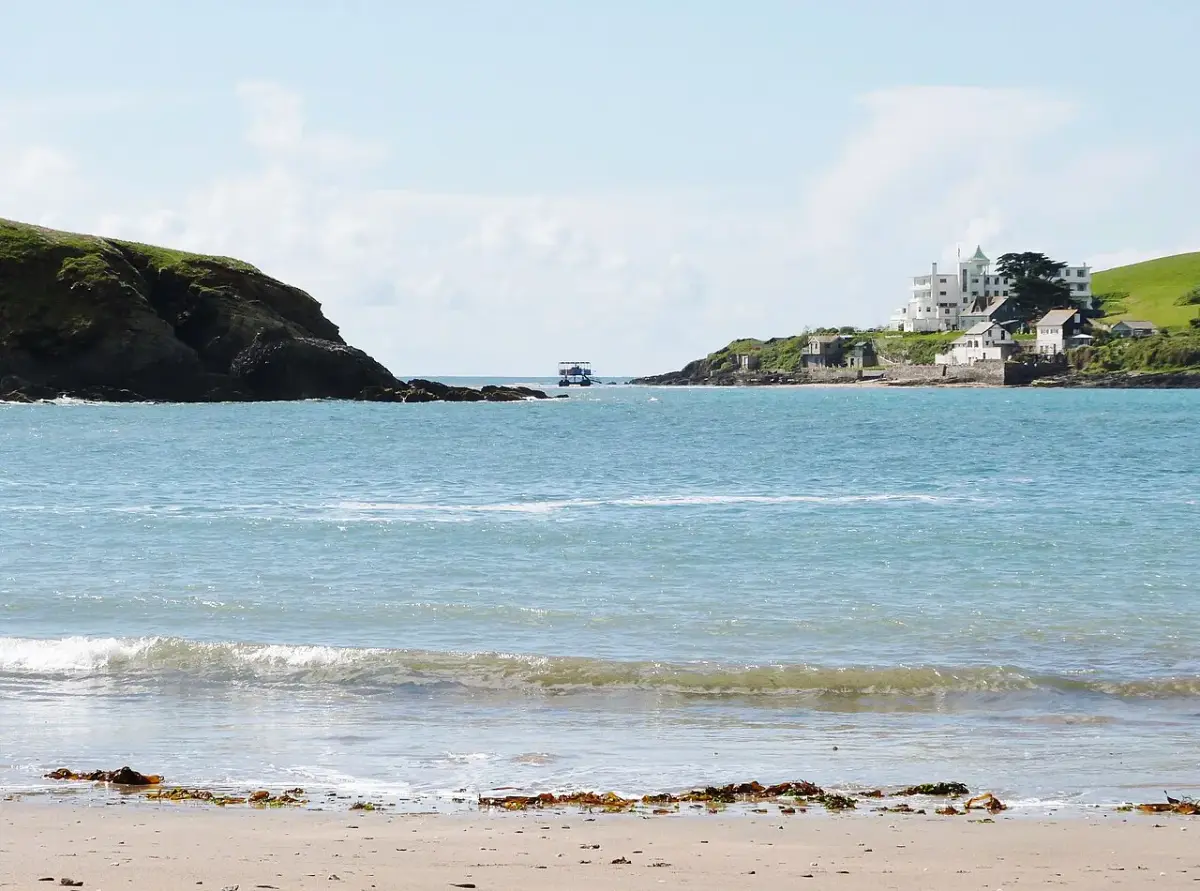 Coastal scene near Bigbury-on-Sea, used as a representative location image for Burgh Island Hotel