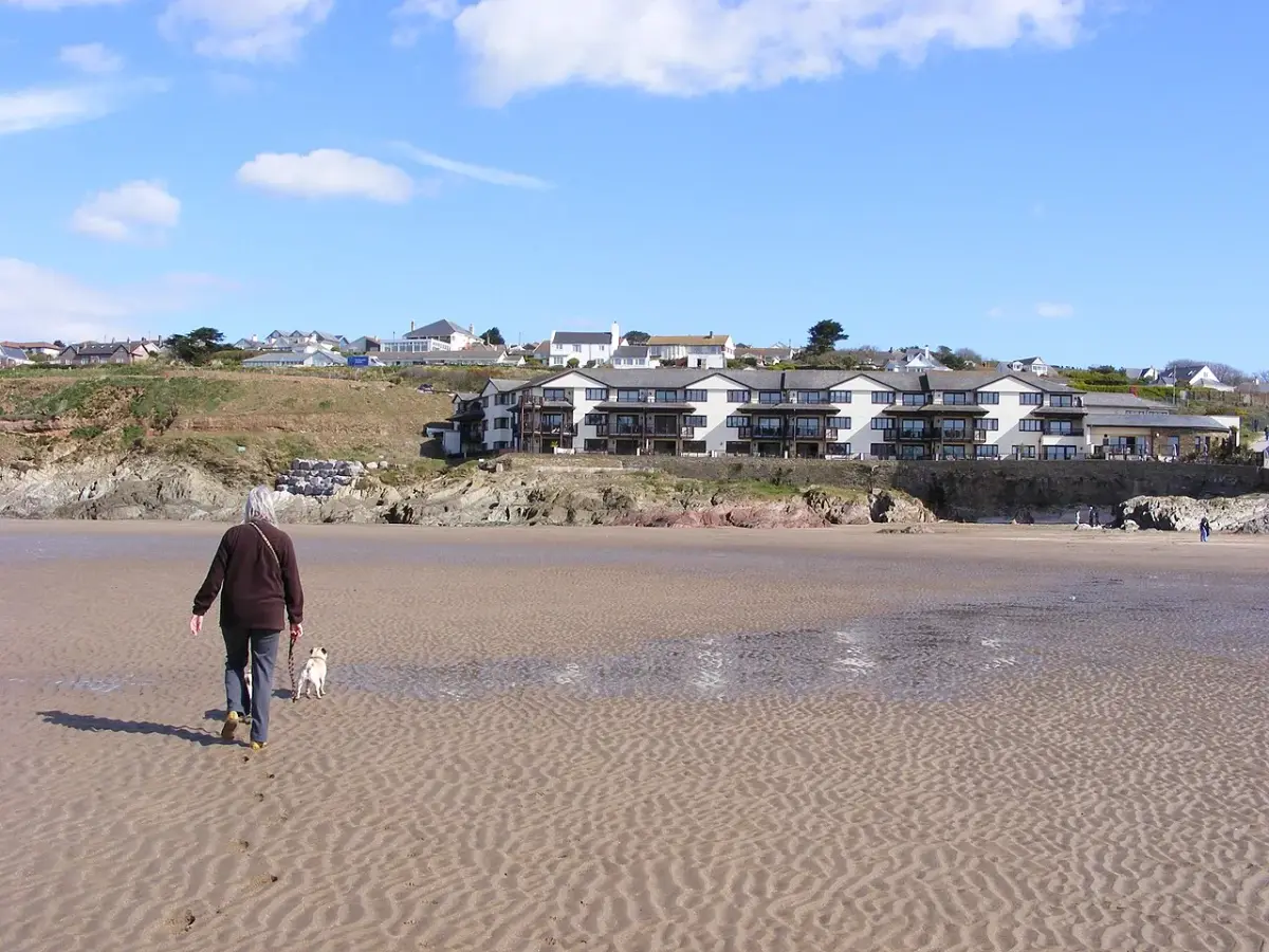 Coastal scene near Bigbury-on-Sea, used as a representative location image for Bigbury-on-Sea Holiday Cottages