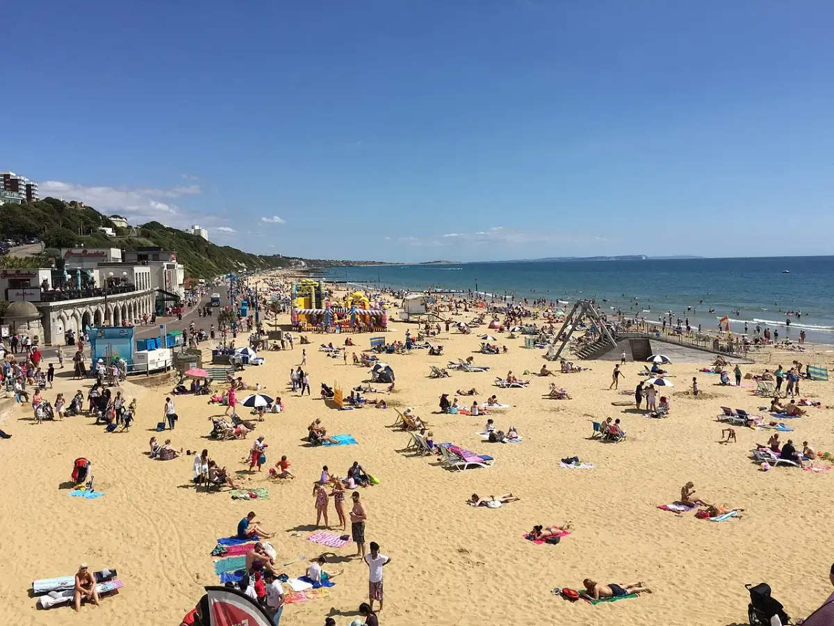 Coastal scene near Bournemouth, used as a representative image for Chine Hotel