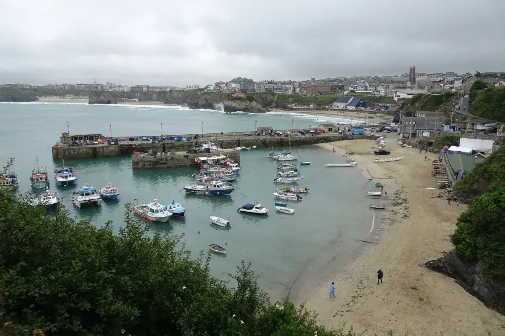 Coastal scene near Newquay, used as a representative image for The Fort Inn (rooms)
