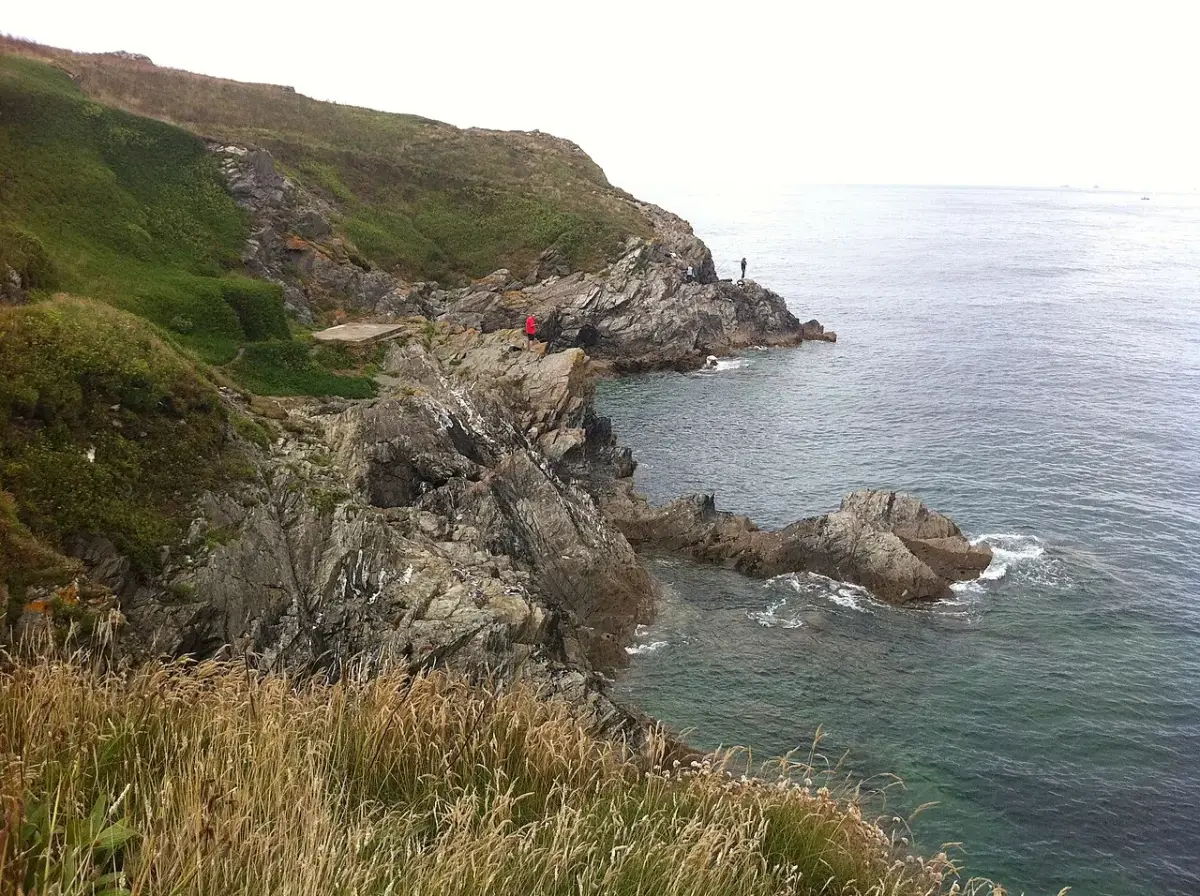Coastal scene near Newquay, used as a representative image for Kilbirnie Hotel