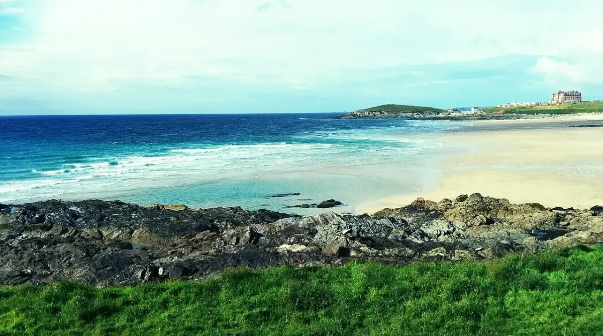 Coastal scene near Newquay, used as a representative image for Porth Sands Penthouse