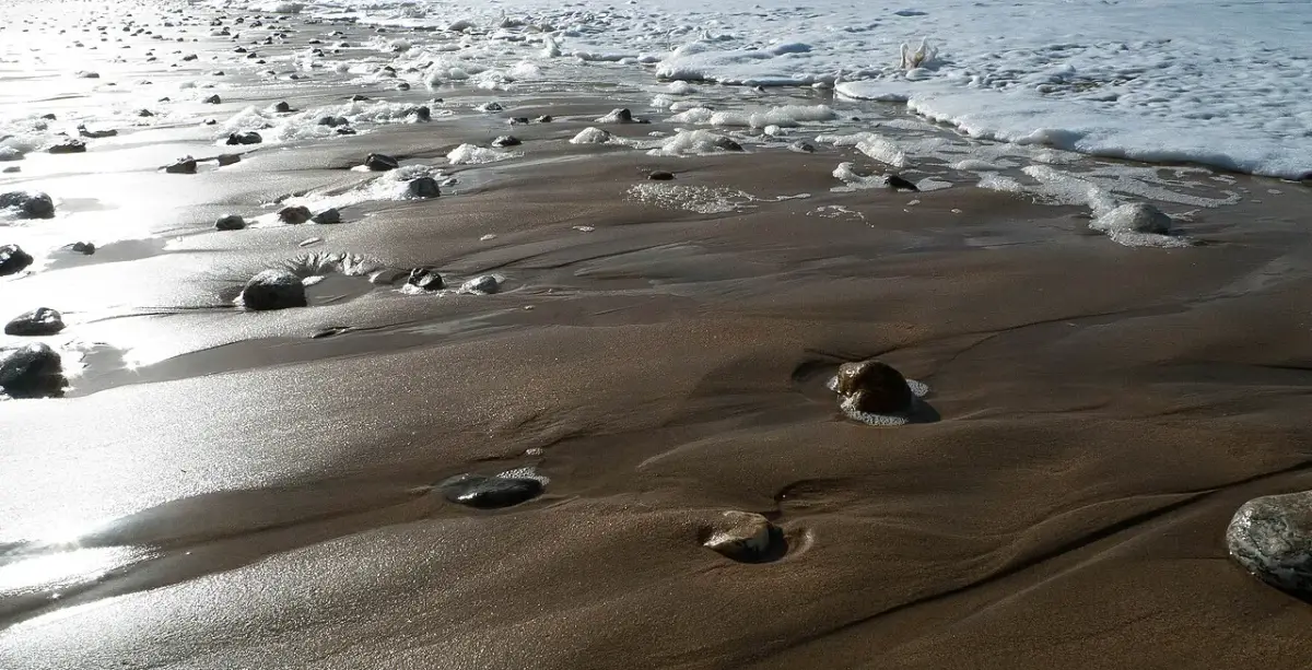 Coastal scene near Newquay, used as a representative image for Beachcombers Apartments