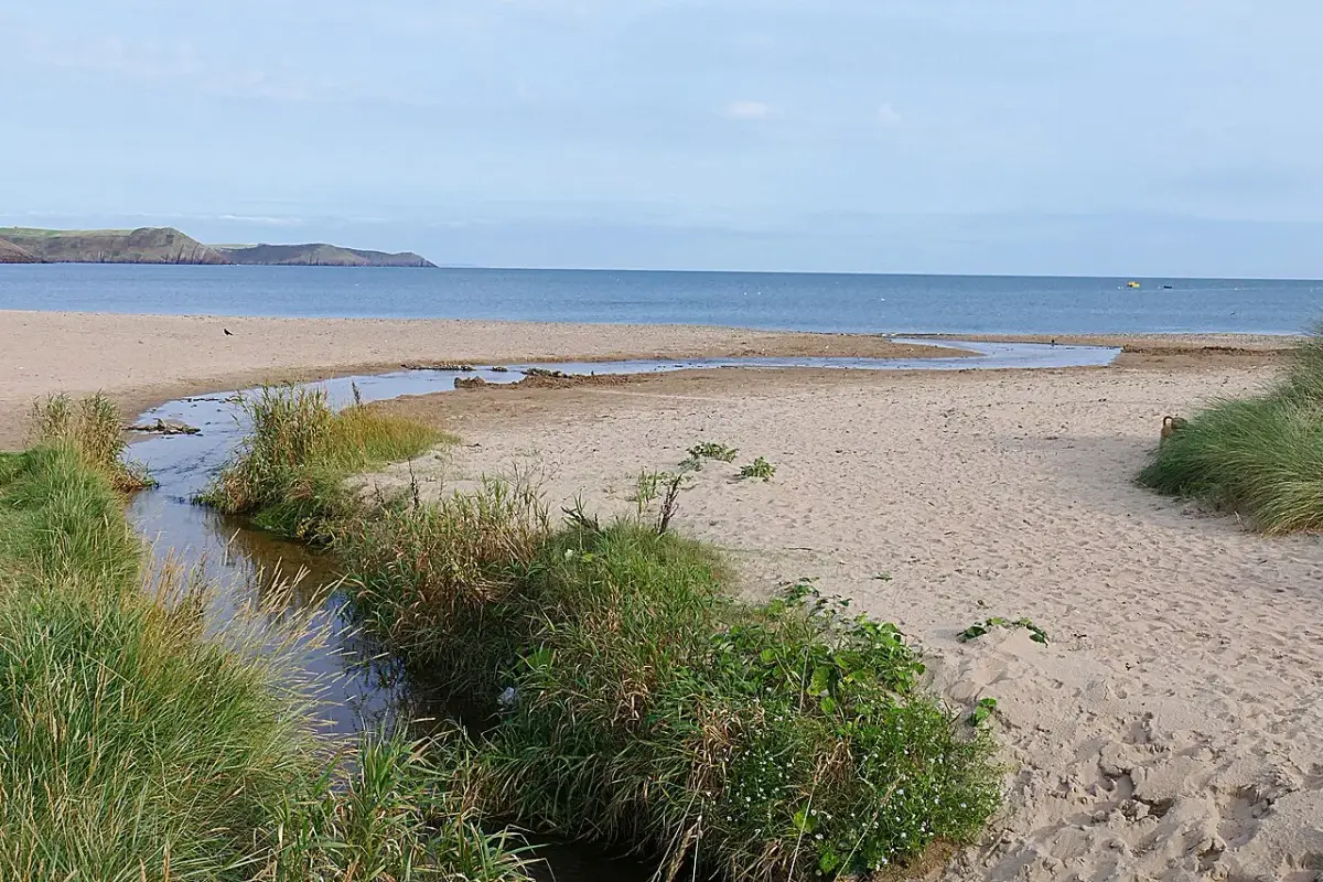 Coastal scene near Freshwater East, used as a representative image for Pembrokeshire Wales Coastal Holidays