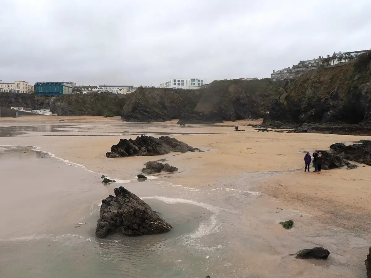 Coastal scene near Great Western Beach, used as a representative image for Tolcarne Beach