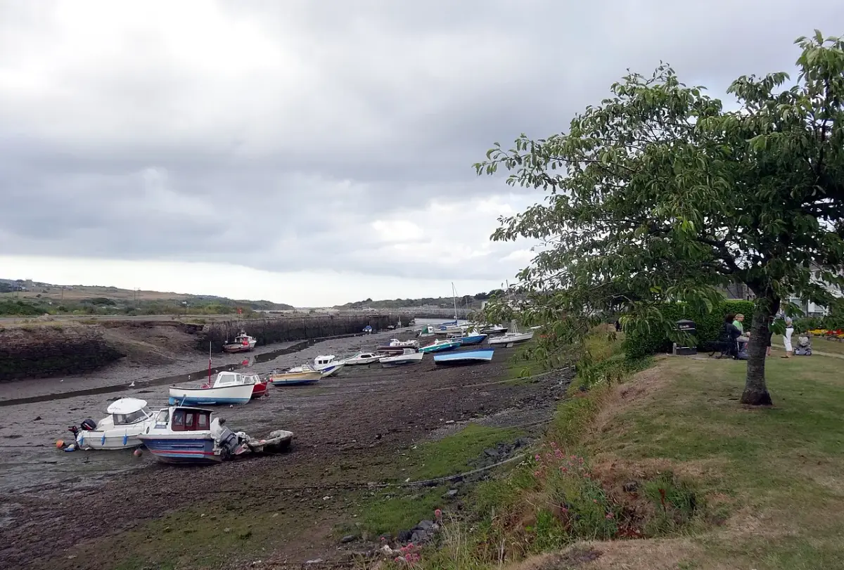 Coastal scene near Hayle, used as a representative image for The Godrevy Beach Hotel