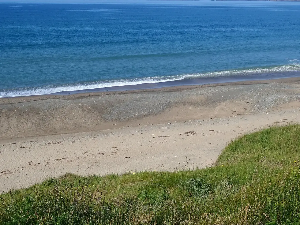 Coastal scene near Hell's Mouth (Porth Neigwl), used as a representative location image for Rhydolion