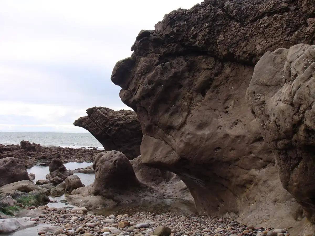 Coastal scene near Langland Bay, used as a representative image for The Oyster House