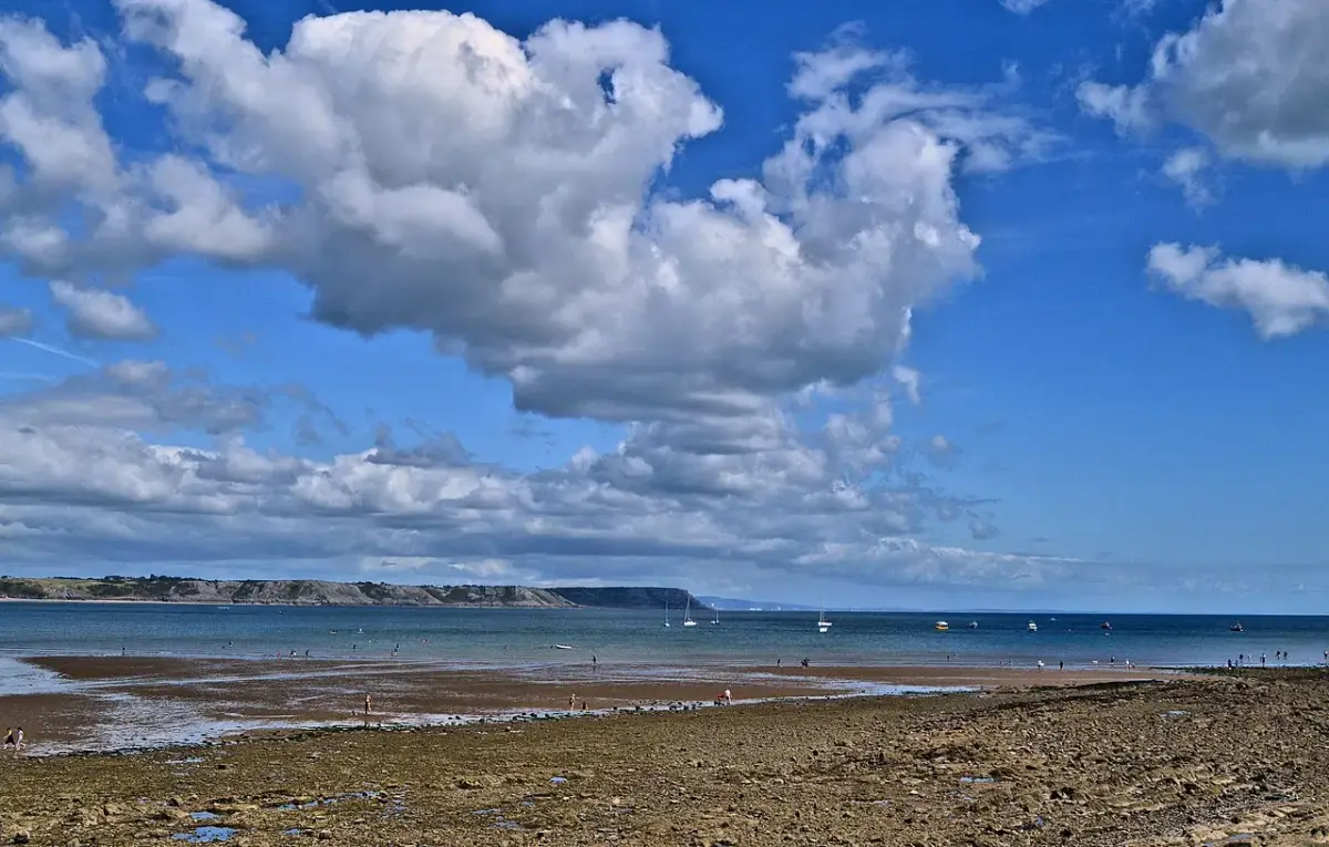 Coastal scene near Oxwich Bay, used as a representative image for Three Cliffs Bay Holiday Park