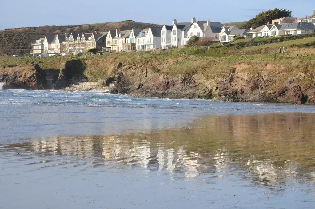 Coastal scene near Polzeath, used as a representative image for The Mowhay, Polzeath