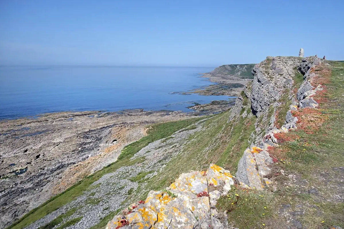 Coastal scene near Port Eynon, used as a representative image for YHA Port Eynon
