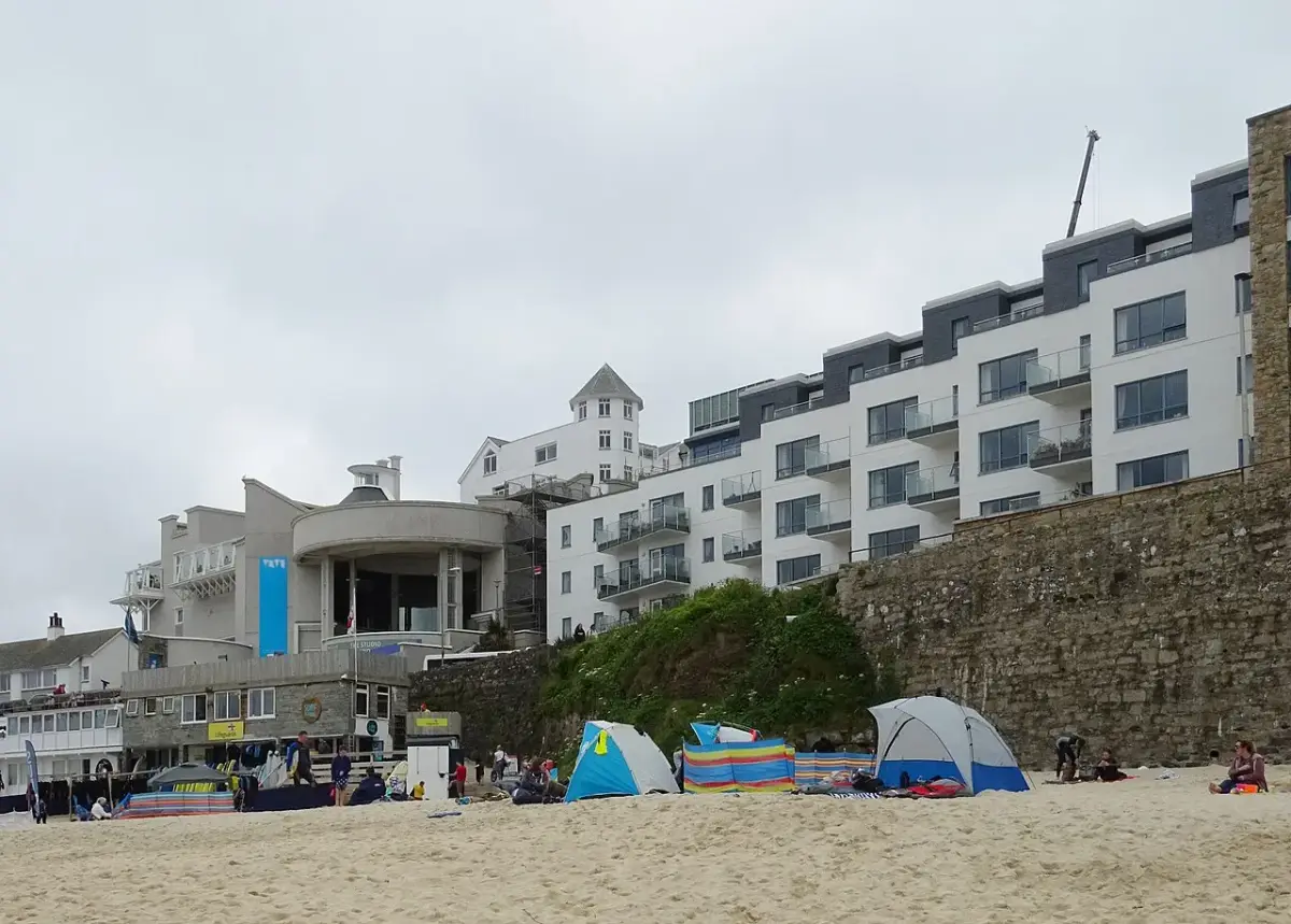 Coastal scene near St Ives, used as a representative image for The Queens Hotel