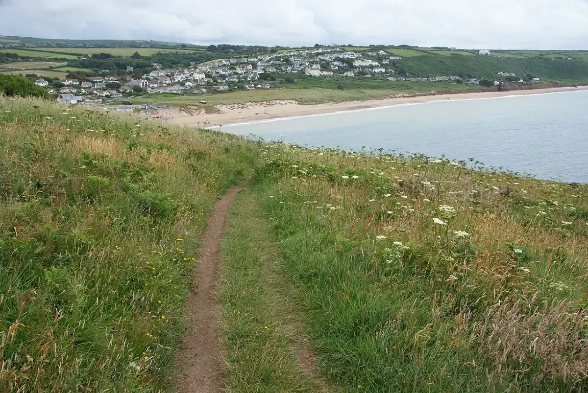 Coastal scene near Mullion and the Lizard, used as a representative image for Polurrian on the Lizard