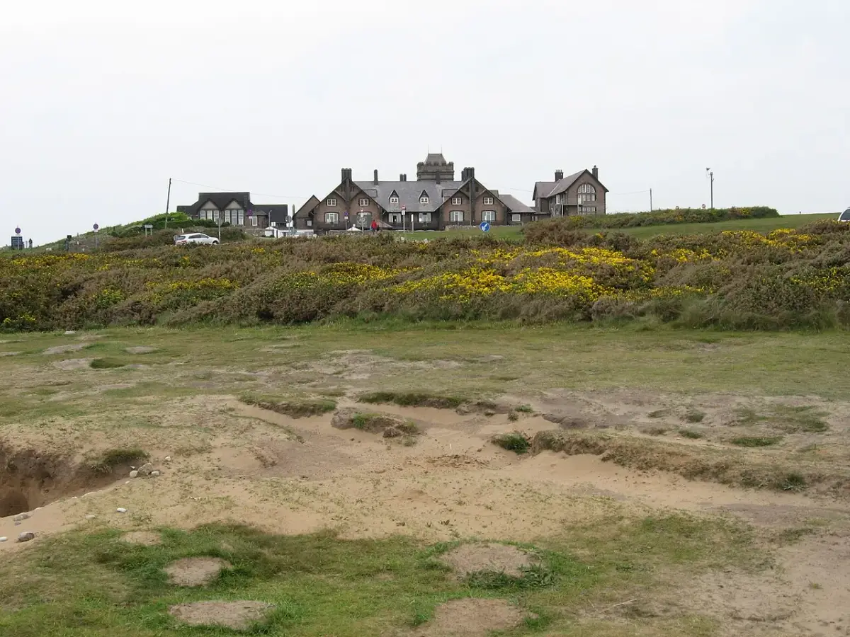 Coastal scene near Rest Bay, Porthcawl, used as a representative location image for Olivia House