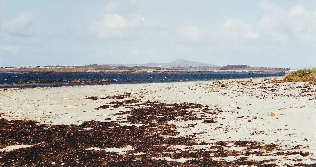 Coastal scene near Rhosneigr, used as a representative image for Ty Hen Holiday Park