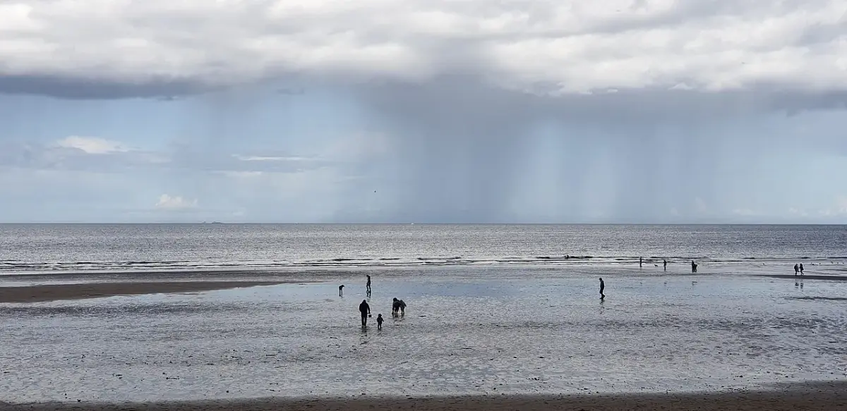 Coastal scene near Saltburn, used as a representative image for Moon Fleet Guest House