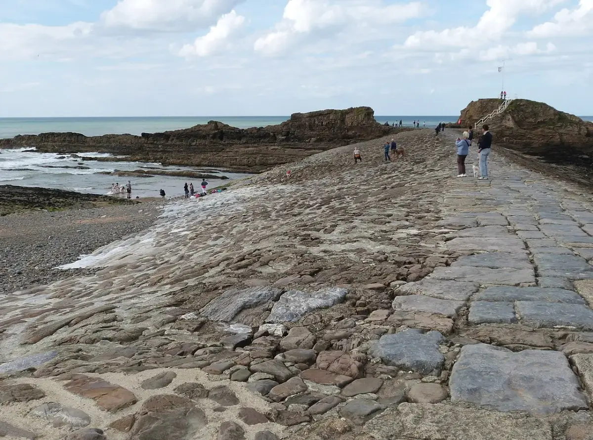 Coastal scene near Bude, used as a representative image for Tee-Side Guest House