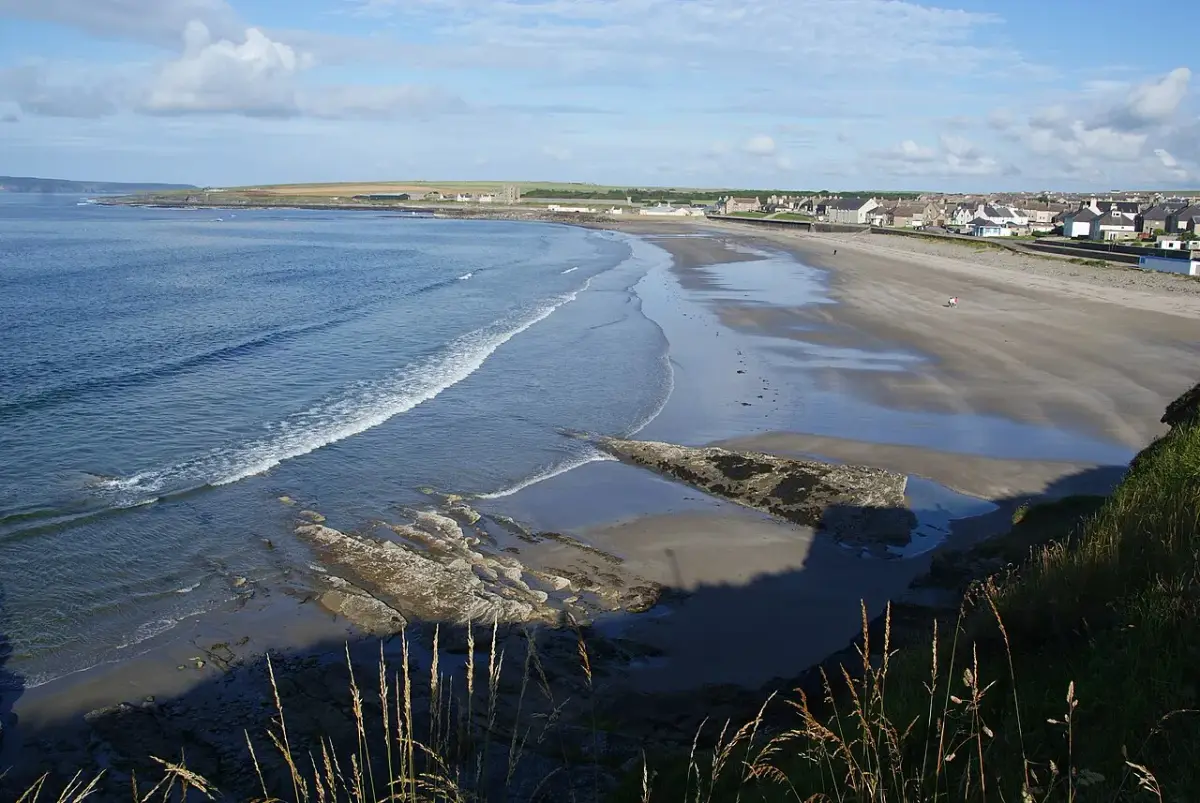 Coastal scene near Thurso East, used as a representative location image for Pentland Lodge House