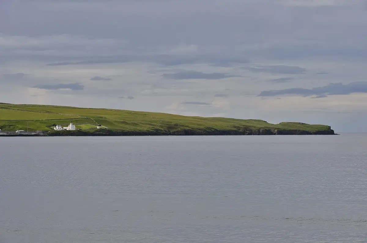 Coastal scene near Thurso Beach, used as a representative location image for Valleyview House
