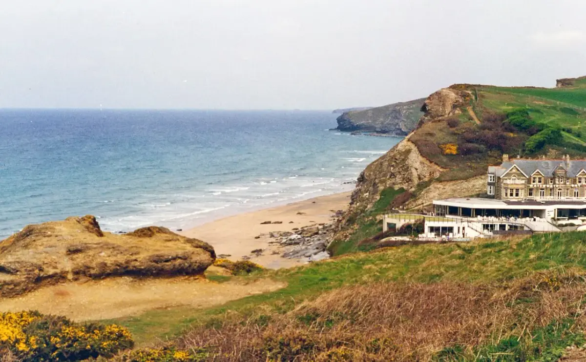 Coastal scene near Watergate Bay, used as a representative image for The Traveller's Rest (rooms)