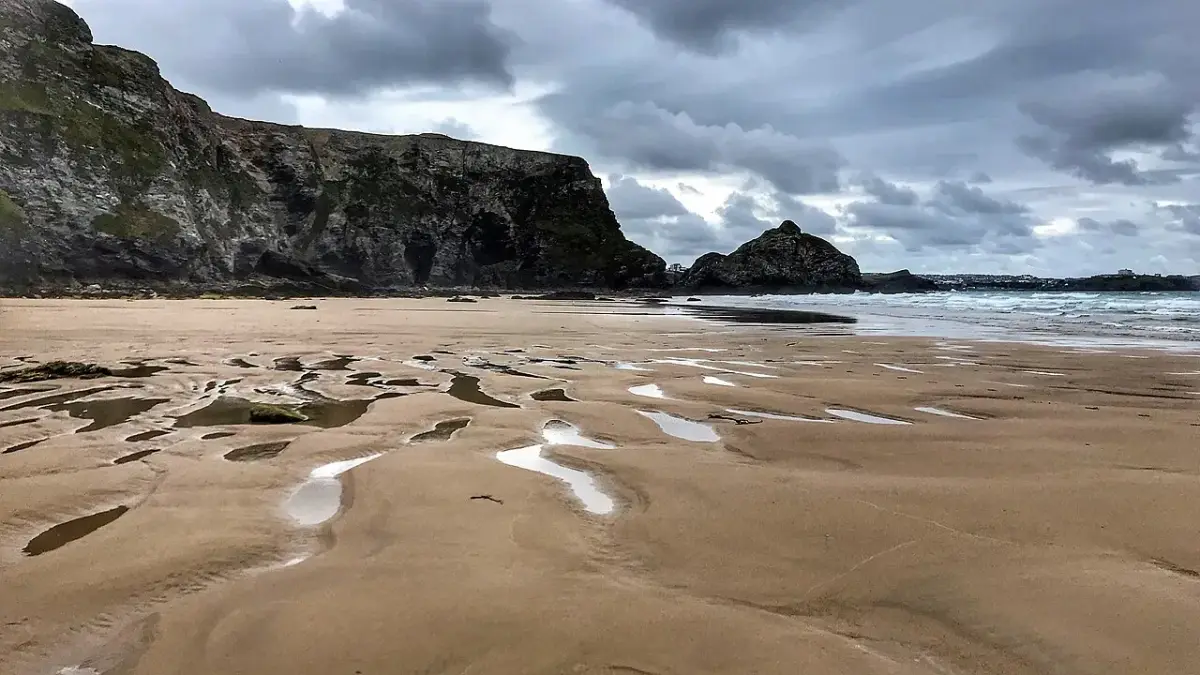 Coastal scene near Watergate Bay, used as a representative location image for The Traveller's Rest (rooms)