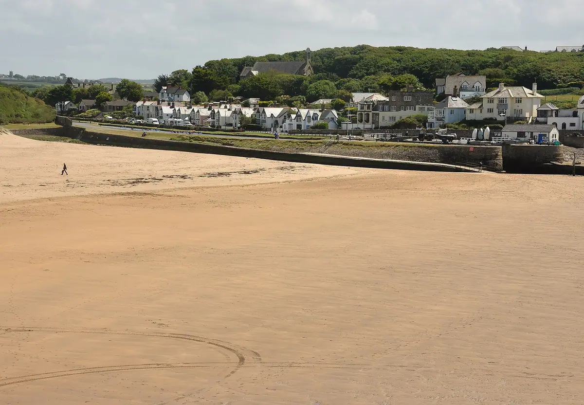 Summerleaze Beach in Bude at low tide with houses and the breakwater behind